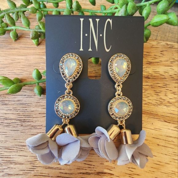 INC Women's Drop Dangle Earrings Gold Tone Grey Stones Grey Crystals NWT - Picture 1 of 2